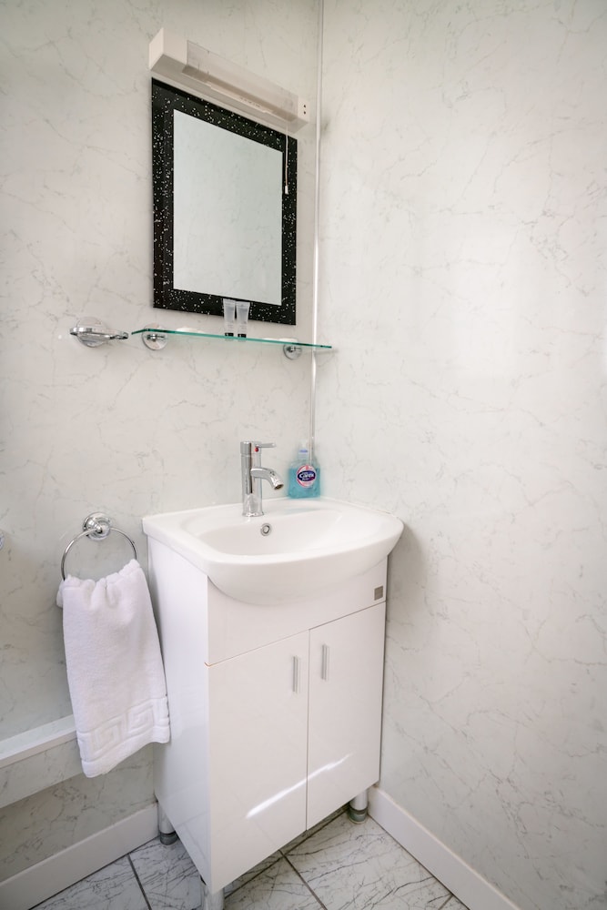 Quadruple Room, Ensuite photo 2