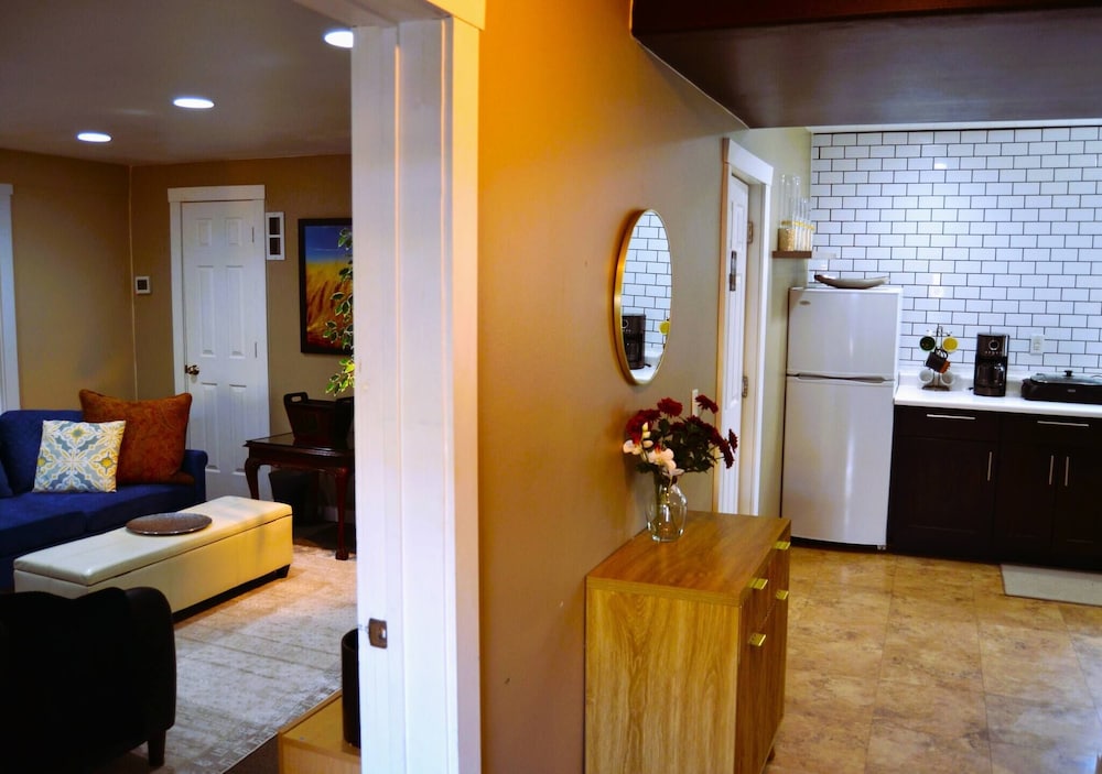 Room-cozy Nest 4 Near the UND Medical Sc, Photo 15