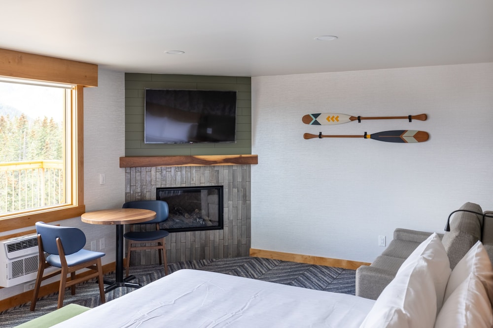 Superior Studio Suite, 1 King Bed, Mountain View, photo 6