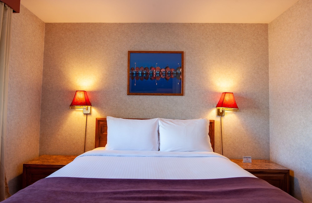 Suite, 1 King Bed, Jetted Tub