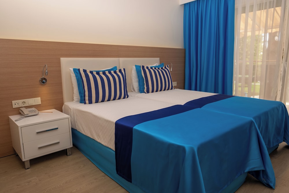 Double Room, Balcony (Partial Sea View,DBM) photo 3