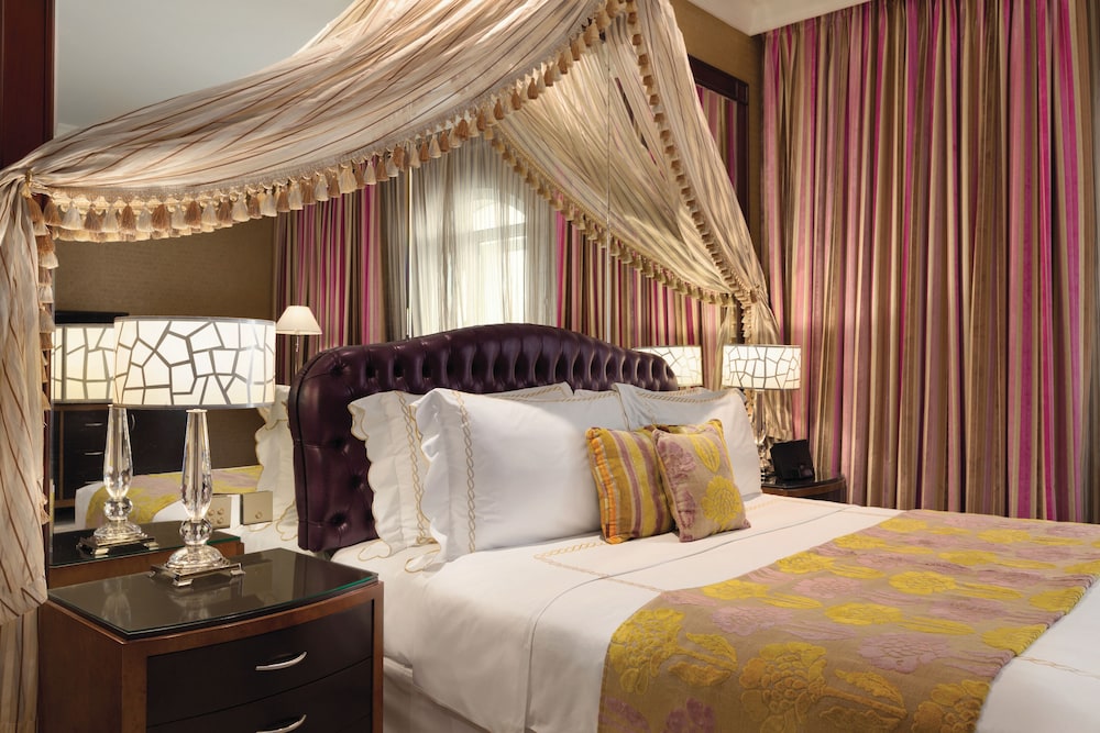 Executive Suite, 1 King Bed - Photo 3