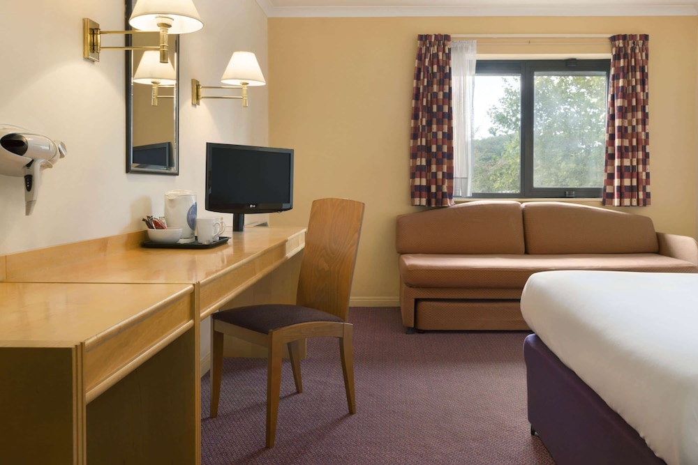 Room, Multiple Beds, Non Smoking - Photo 4