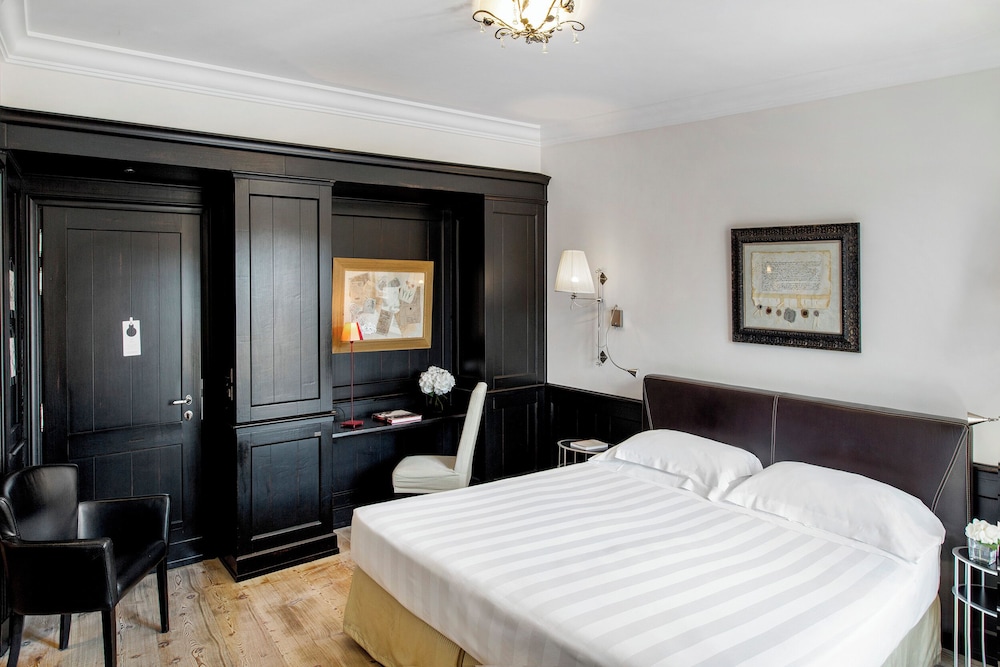 Deluxe Room - Photo 2