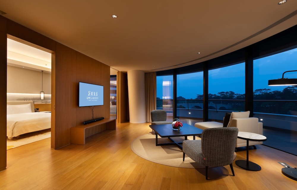 Deluxe Suite with Garden View photo 1