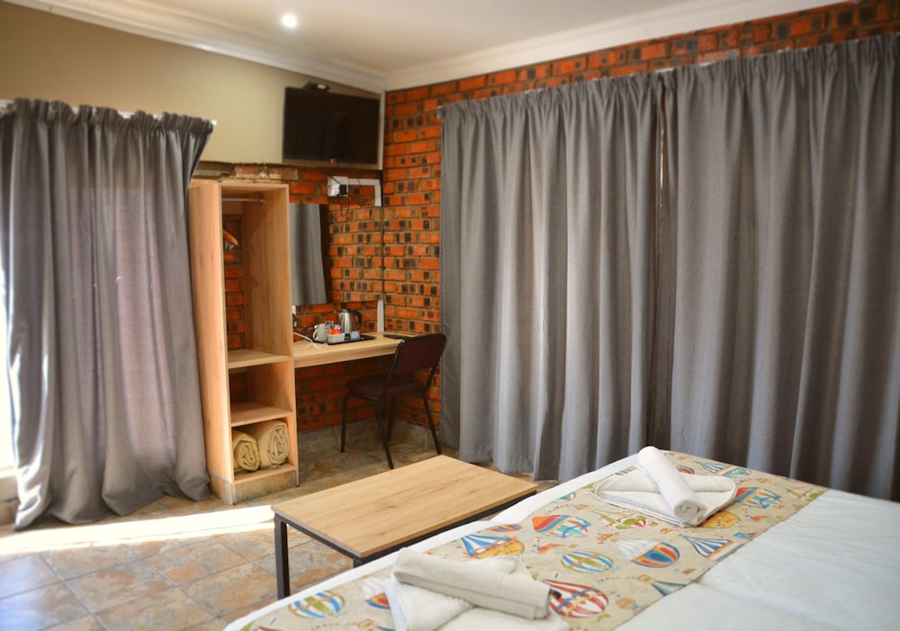 Standard Twin Room photo 2