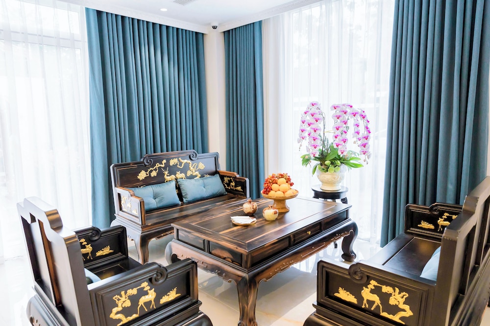 Family Room, Balcony