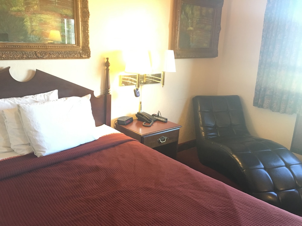 Standard Room, 1 Queen Bed, Non Smoking photo 1