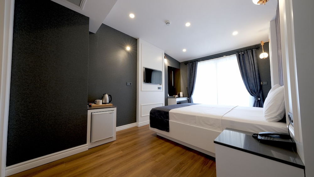 Deluxe Room - Photo 5