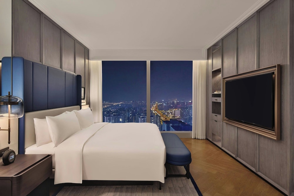 Executive Room, 1 King Bed, Canal View photo 3