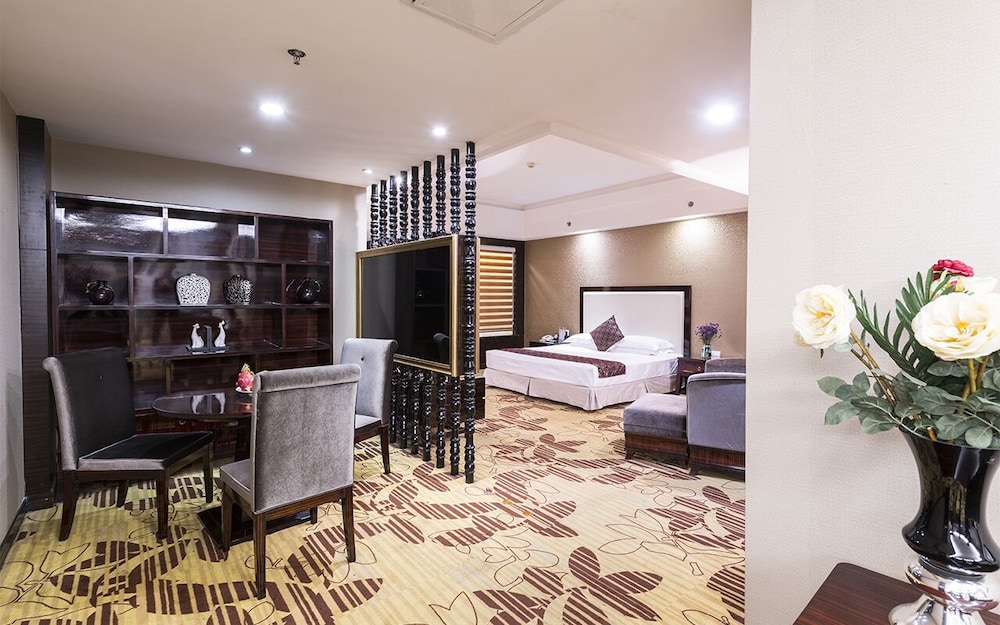Deluxe Suite photo 2