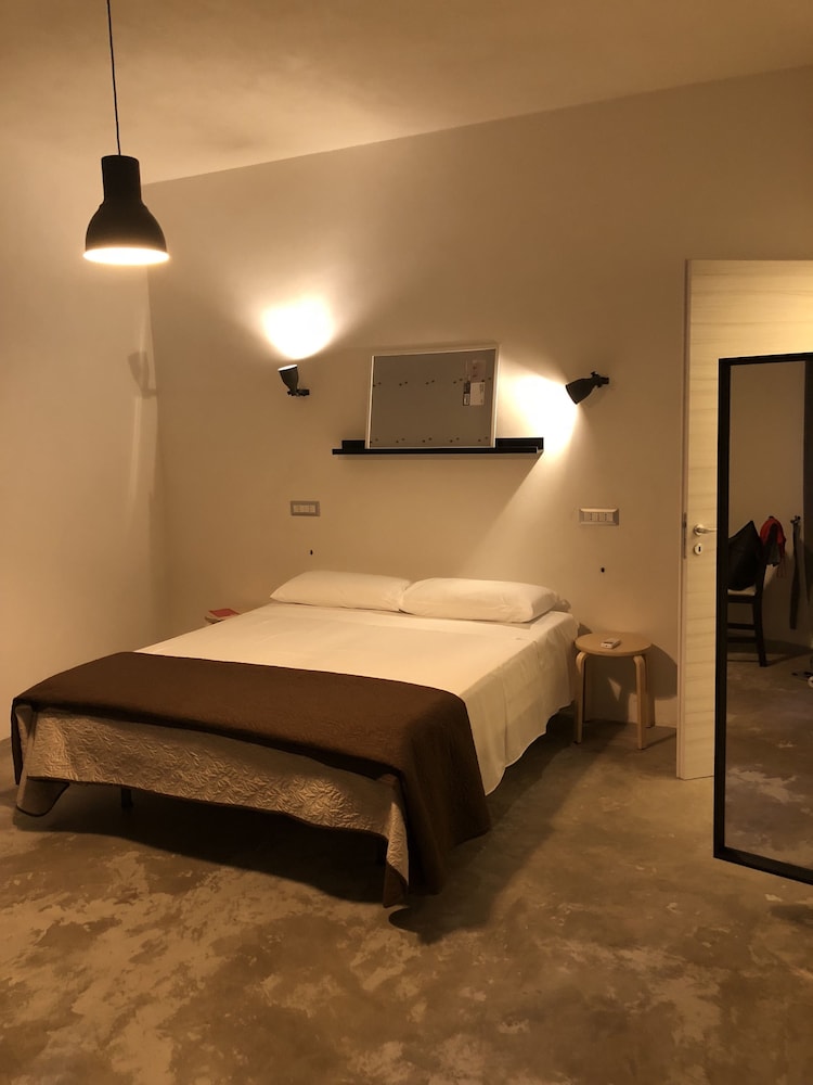 Design Studio Suite, 1 Queen Bed, Non Smoking, Kitchen photo 3