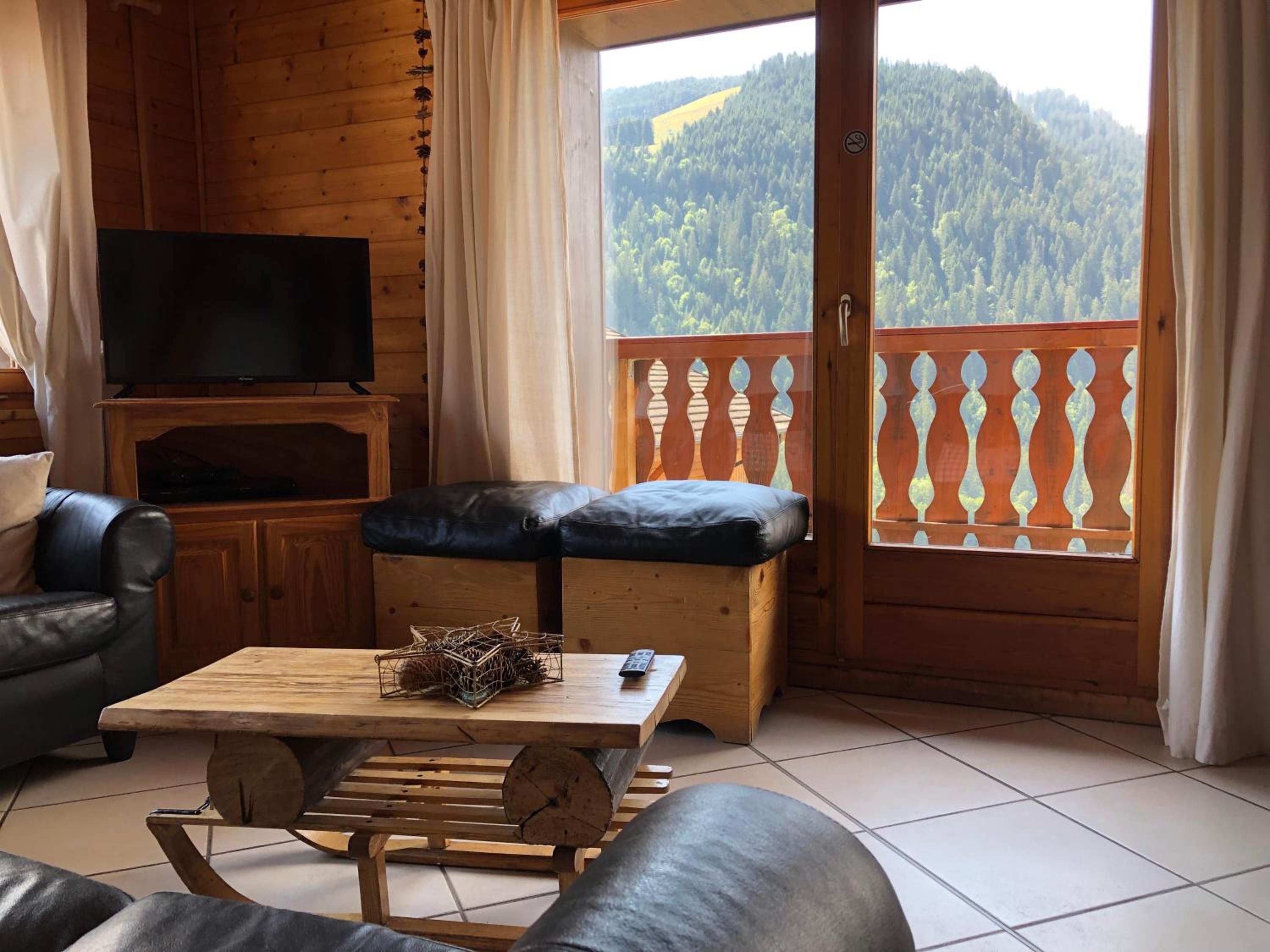 Twin/Double Room with Shared Bathroom