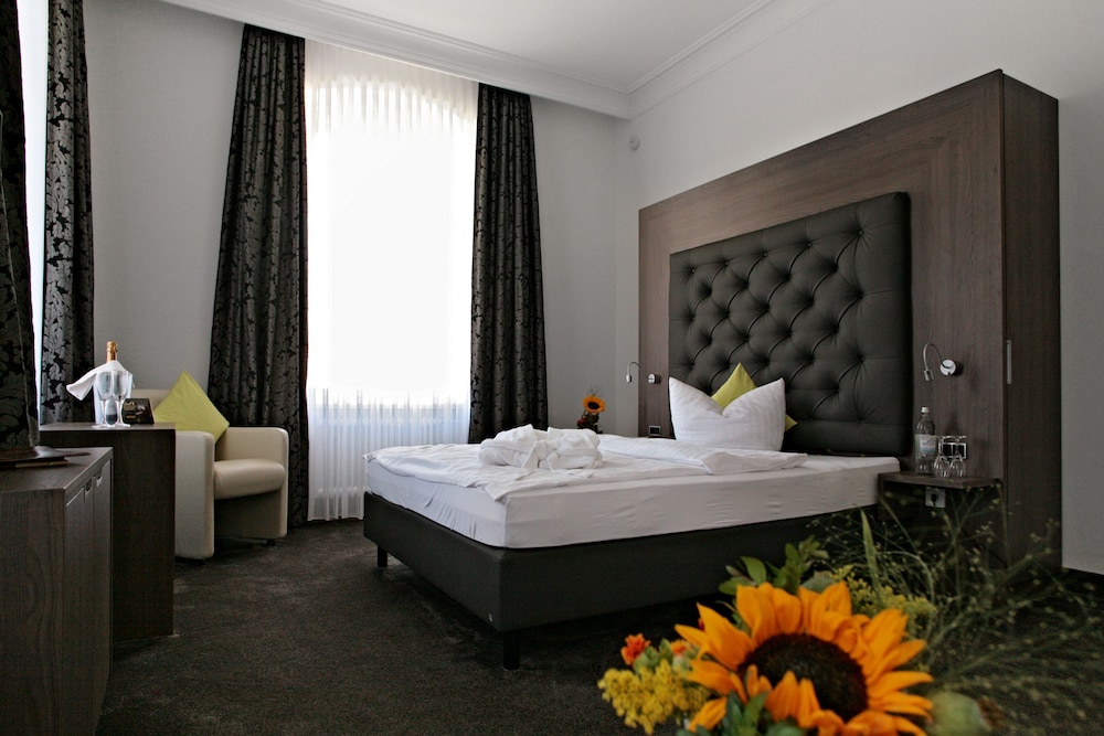 Comfort Double Room, 1 Queen Bed photo 3