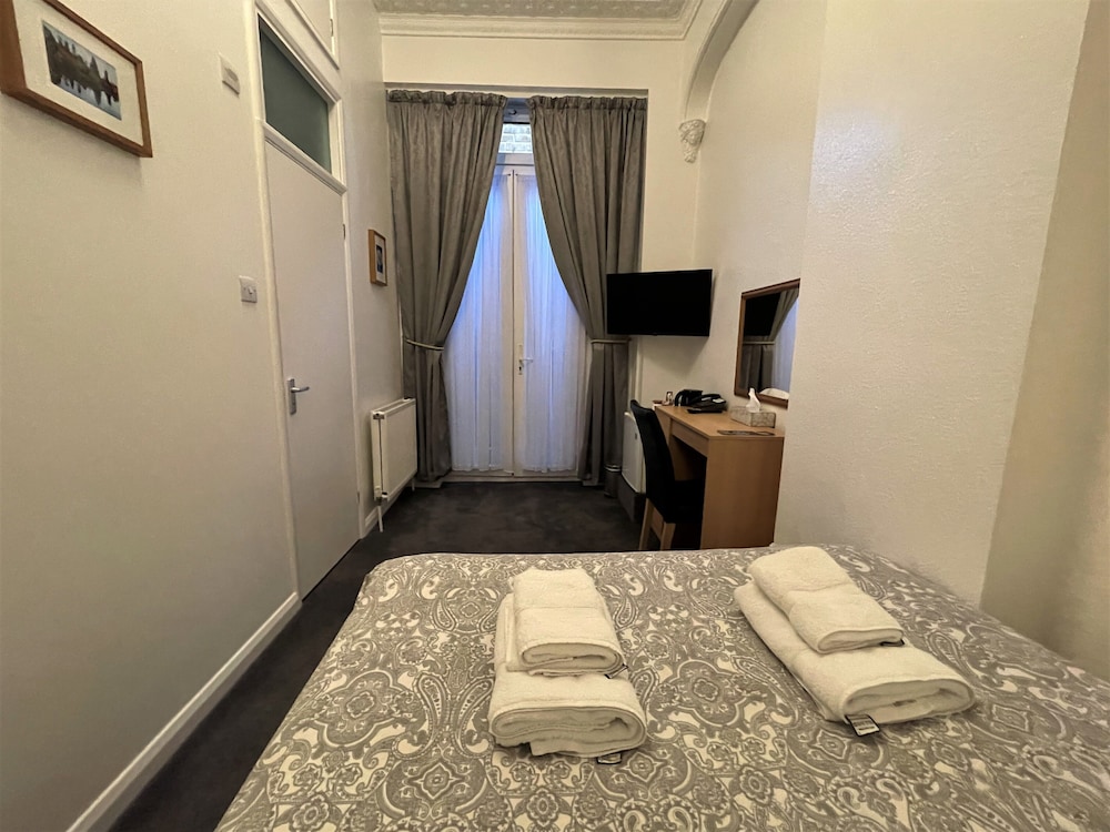 Single Room, Ensuite photo 3