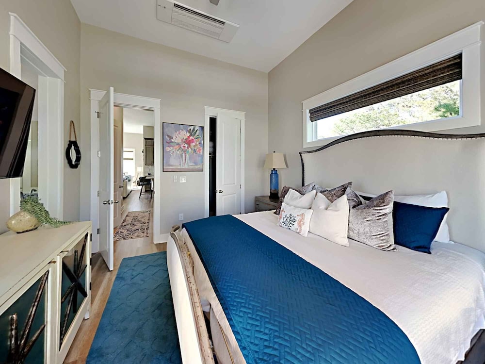 House, Multiple Beds, Balcony, Partial Sea View photo 2