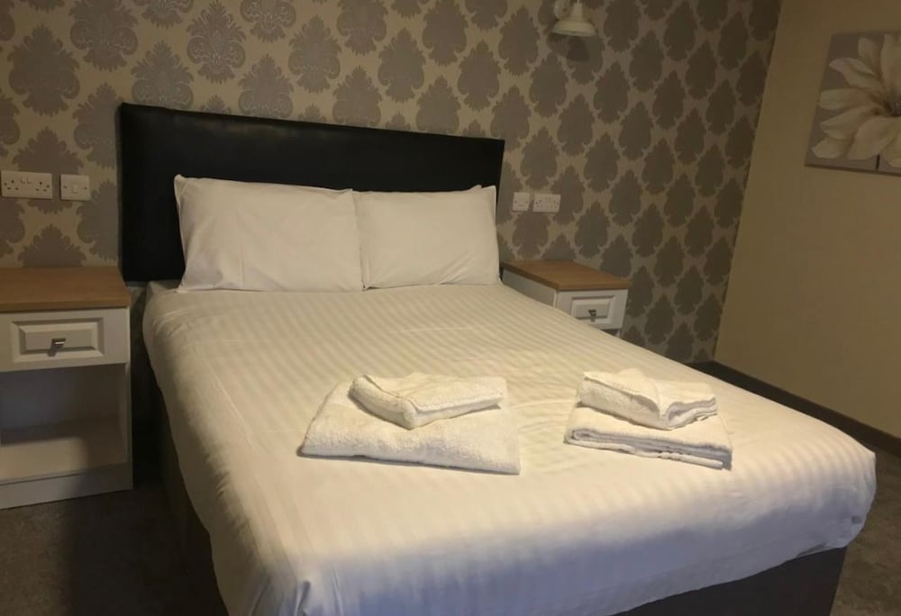 Basic Double Room, Roll-in Shower