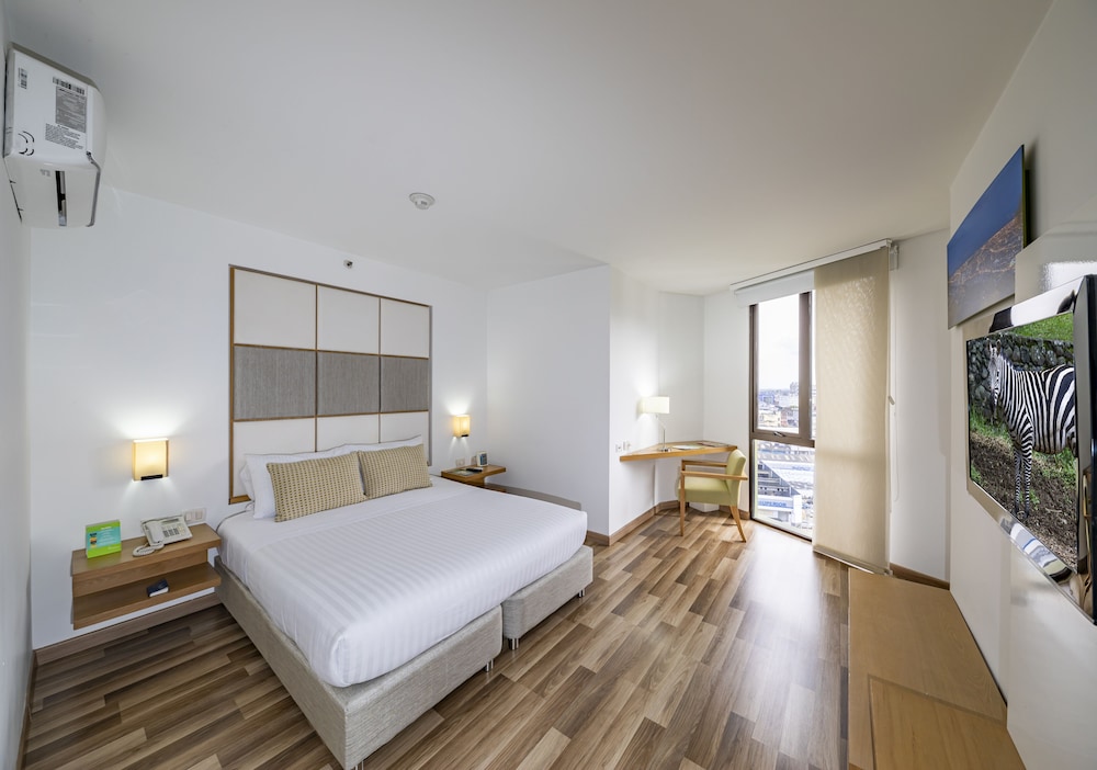 Superior Room, 1 Queen Bed photo 1