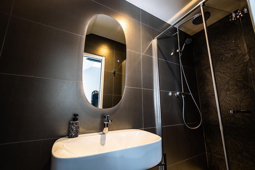 Standard Double Room - Photo 17