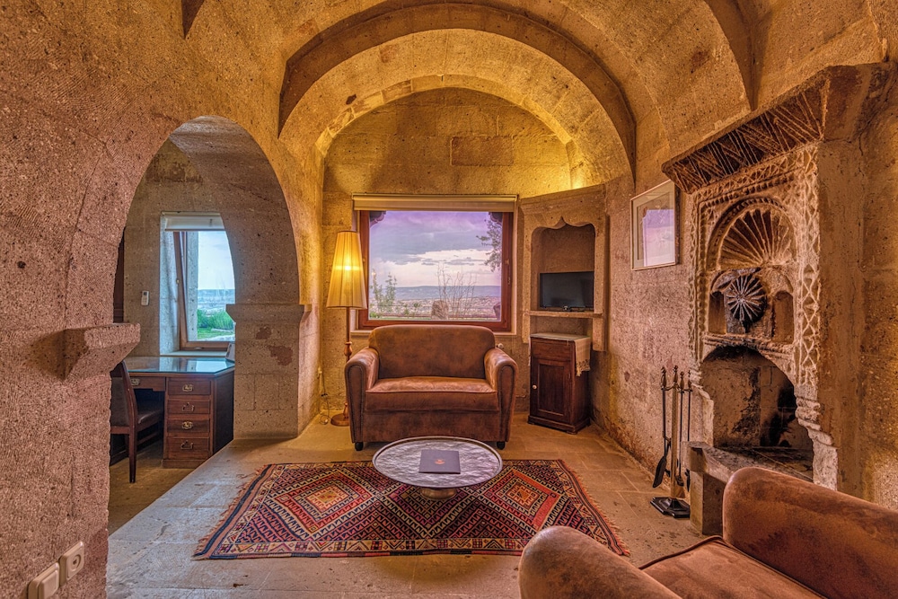 Superior Suite - Photo 20