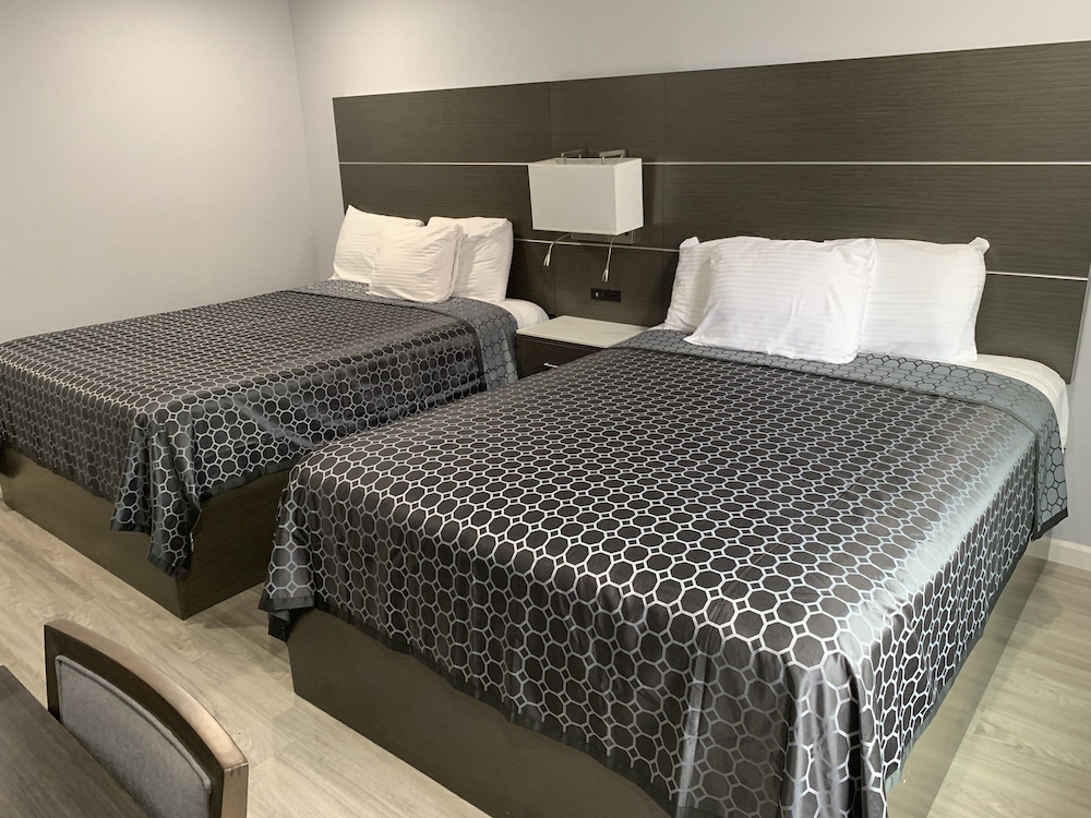 Standard Room, 2 Queen Beds - Photo 2