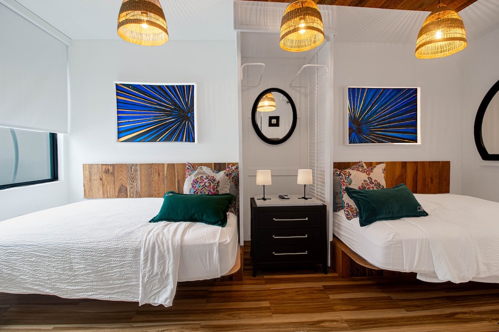 Luxury Suite, 2 Bedrooms, Pool View, Ground Floor