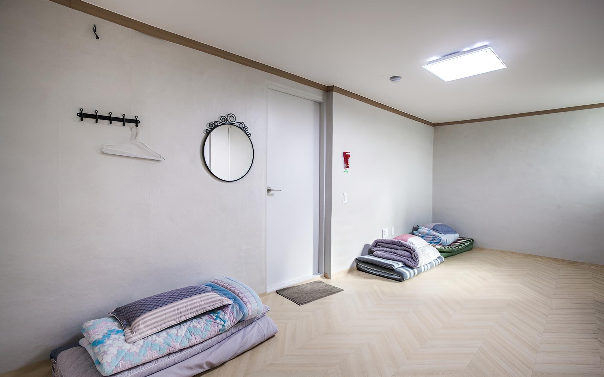 Room (Family Room (Please check with the co) photo 1