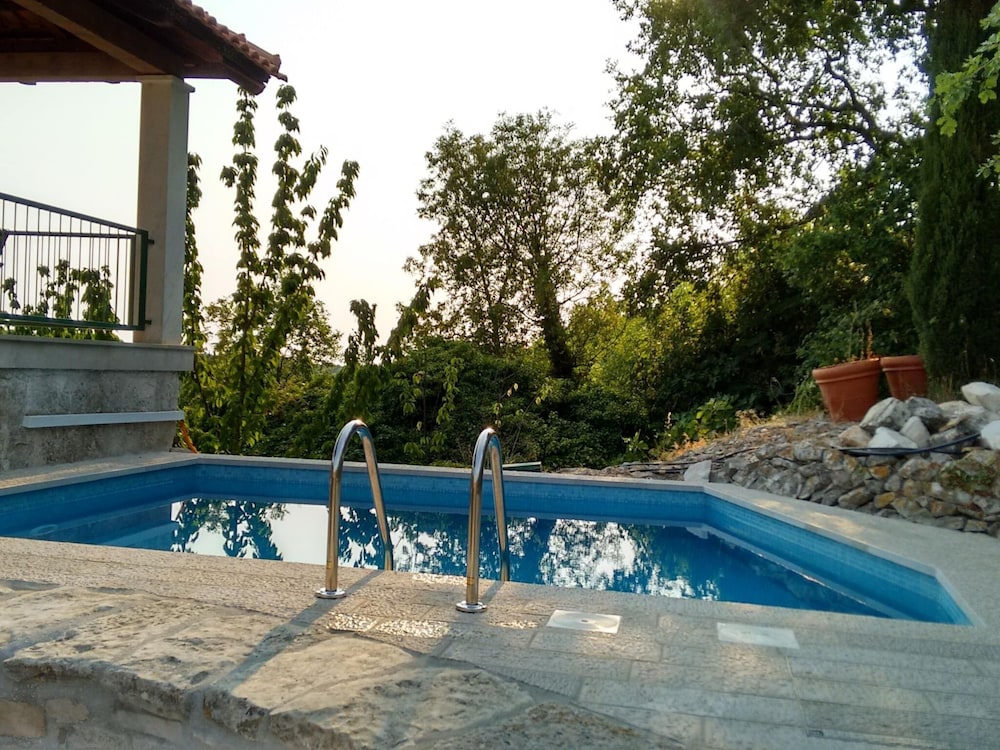 Villa photo 2