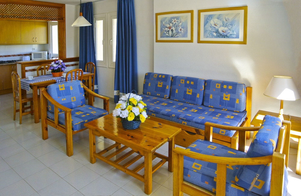 Family Apartment, 1 Bedroom, Terrace photo 3