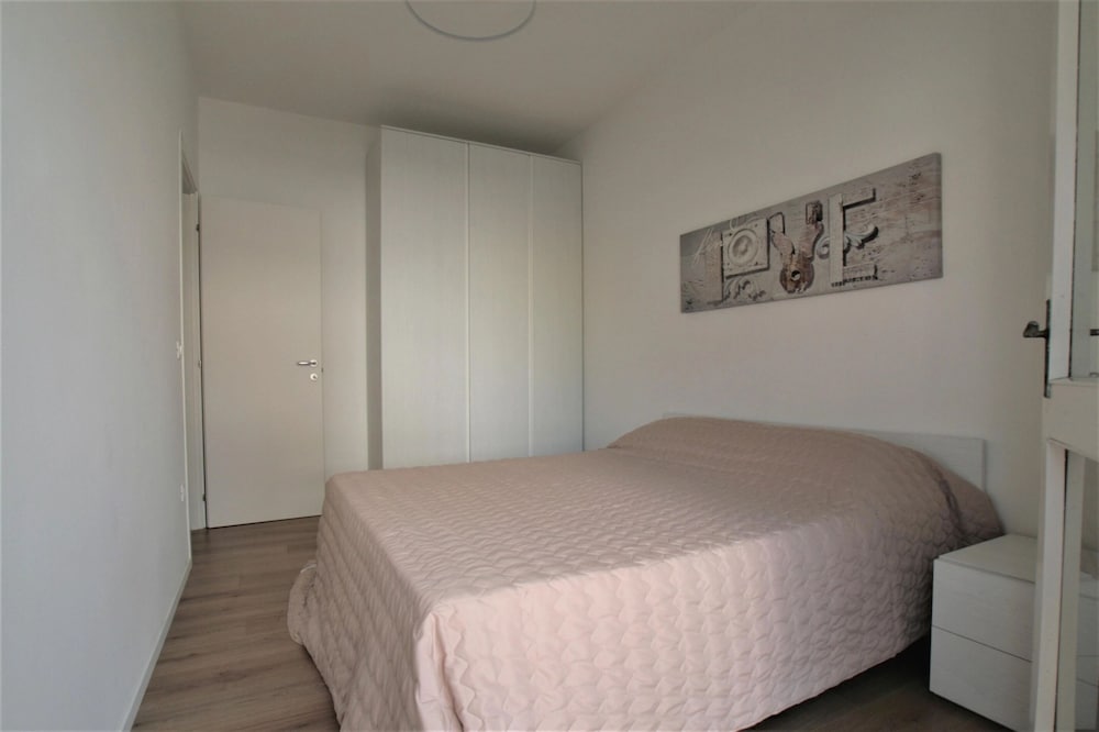 Apartment, 2 Bedrooms, Balcony, City View photo 1