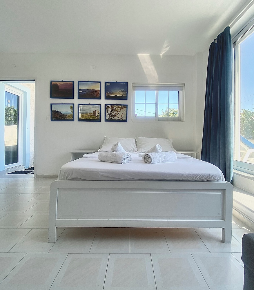 Studio, 1 Double Bed with Sofa bed photo 1
