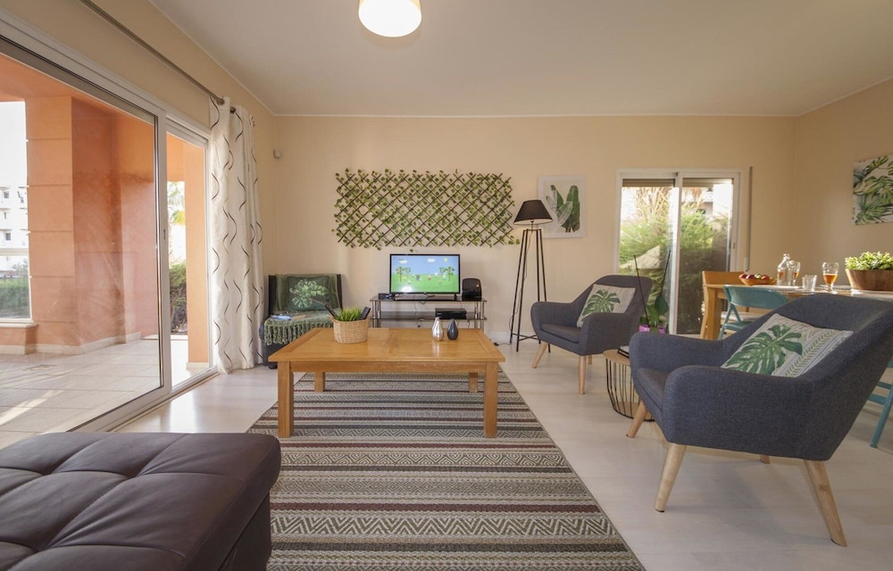 B02 - Fantastic Apartment With Pool Almost on the Sandy Beach, Photo 12
