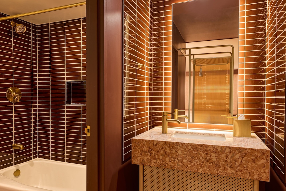 Room, 1 King Bed, Hearing Accessible (High Floor) - Photo 5