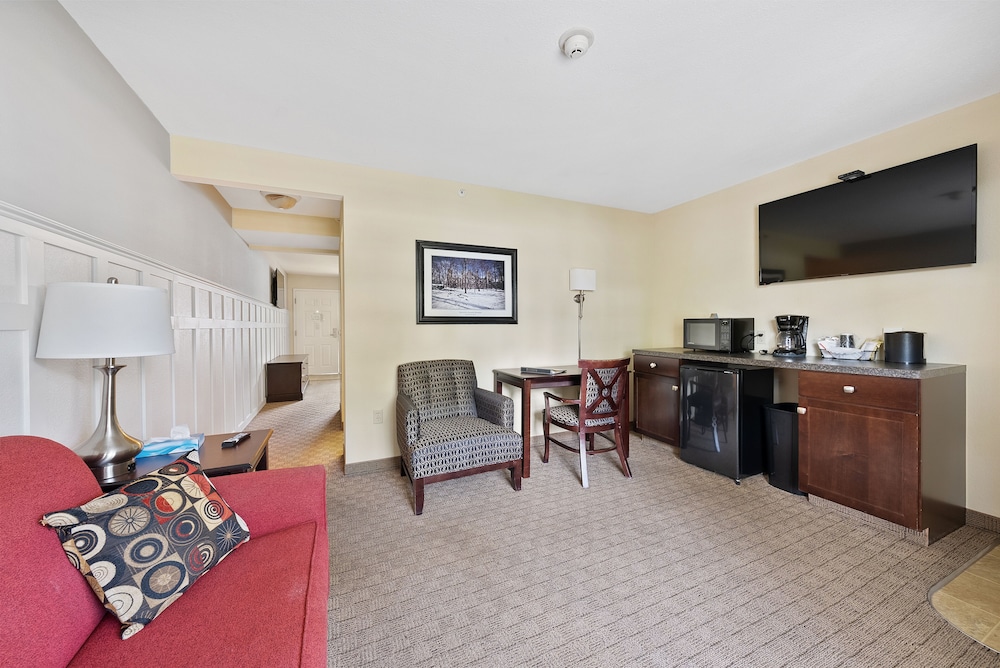 Standard Suite, 1 King Bed with Sofa bed - Photo 5