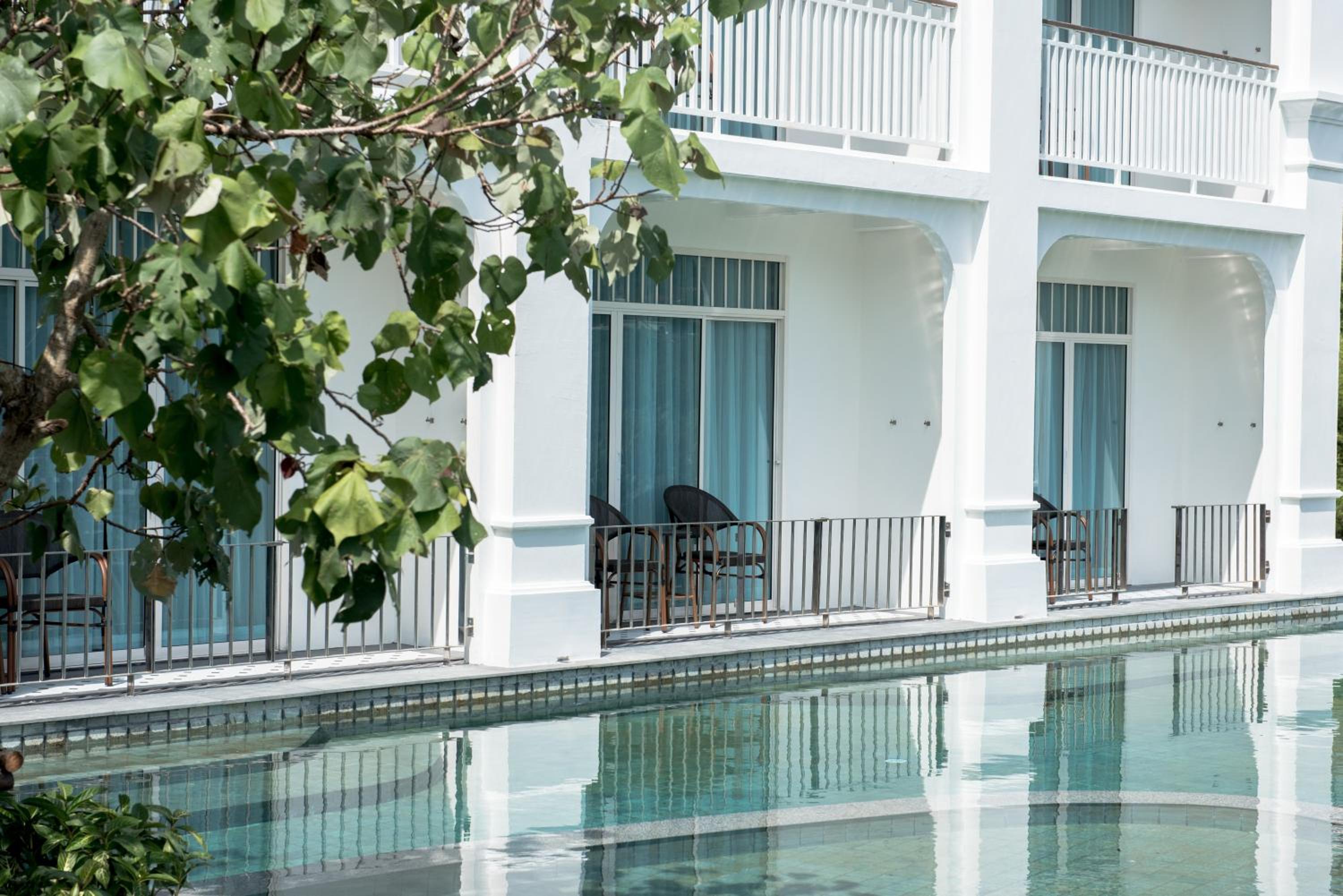 Deluxe Double Room with Pool Access - Photo 6