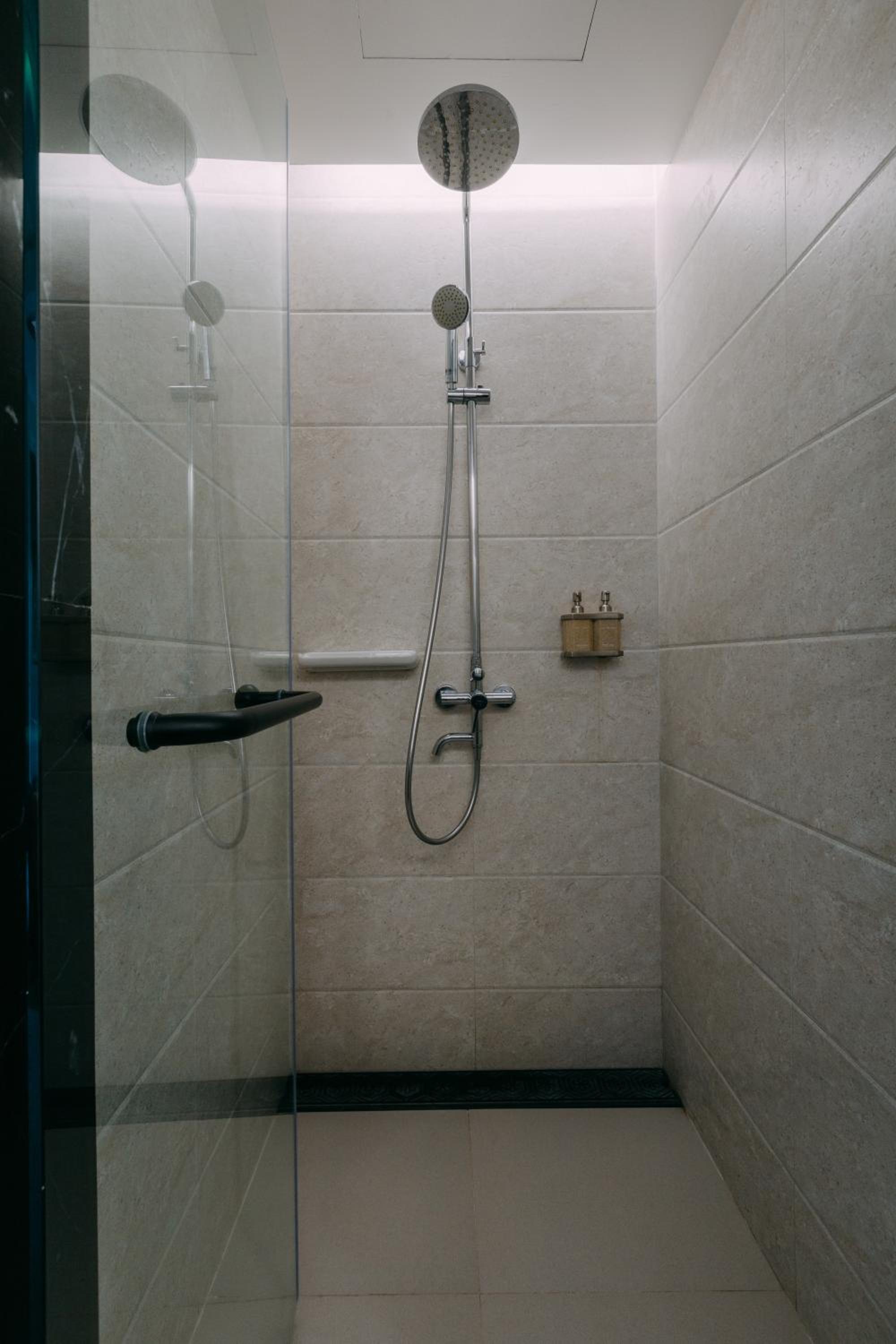 Deluxe Double Room with Pool Access - Photo 8