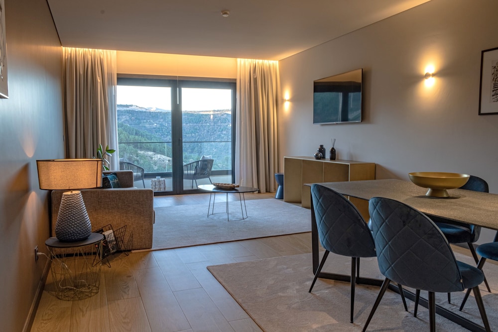 Superior Suite - Photo 4