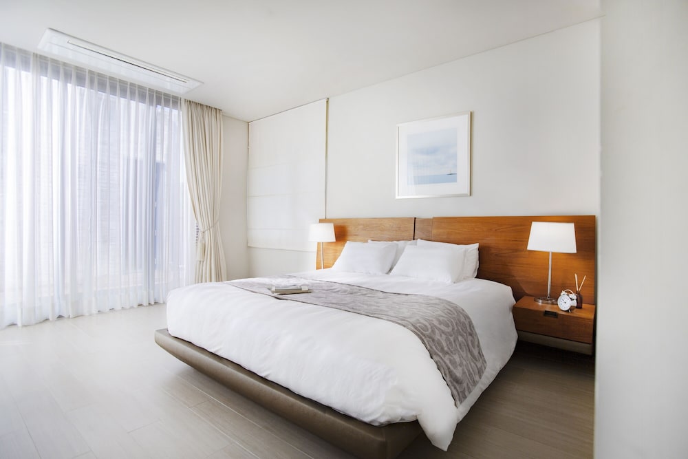 [3 Generation PKG] Seung Hyo Sang Villa (4 Rooms) + Breakfast for 8 + MAX BAR+ 1 Bedding