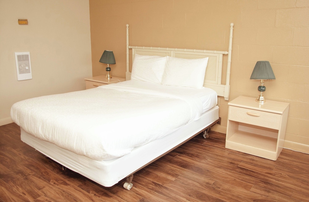Standard Room, 2 Double Beds, Mountain View