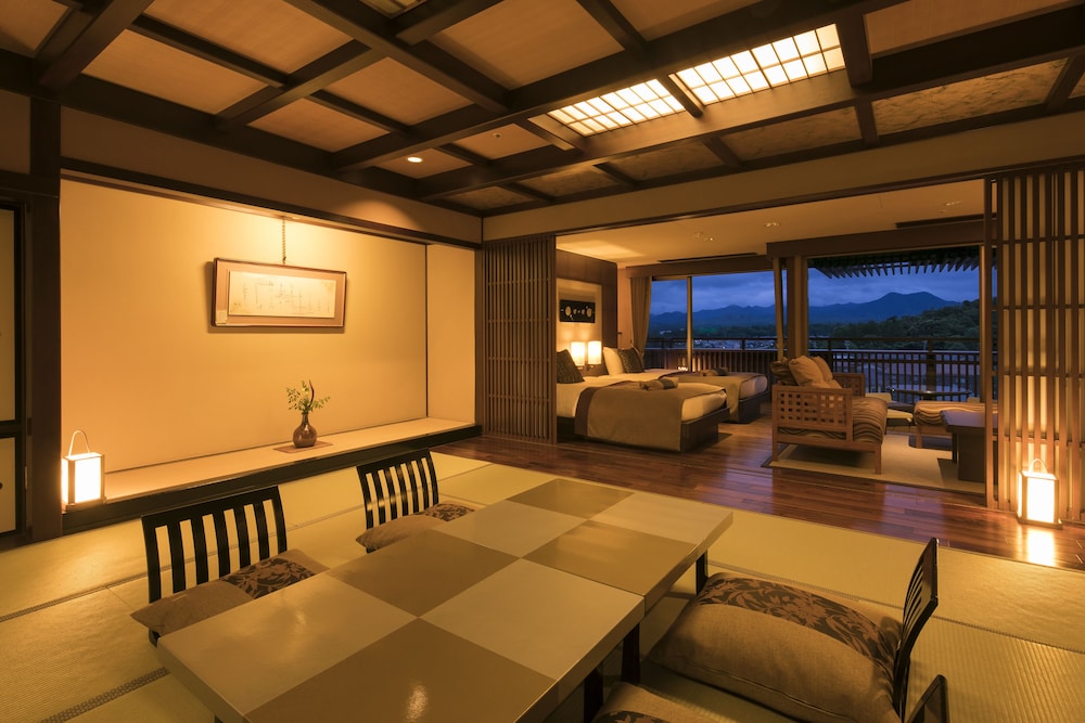 Suite, Separate Smoking Areas (Western Japanese-Style) photo 2