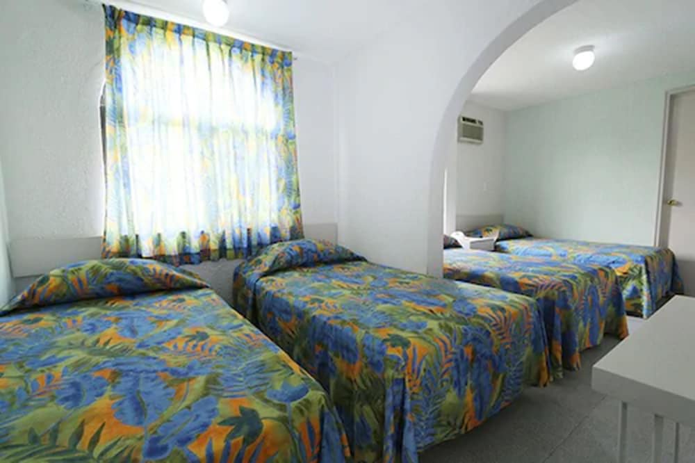 Quadruple Room "Tulipanes" photo 1