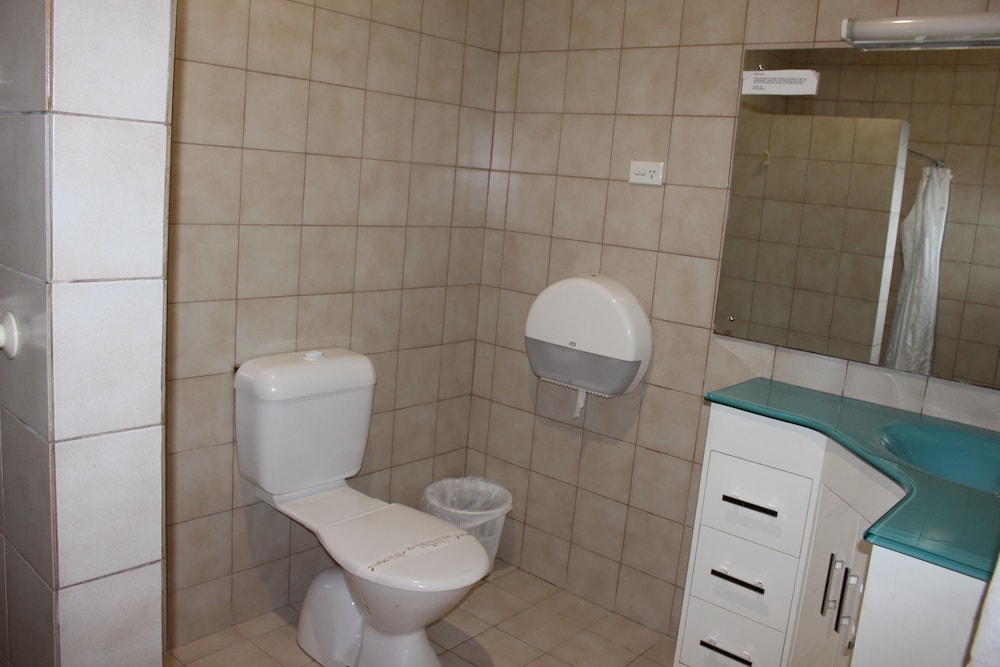 Standard Room (Super Saver Queen) photo 3