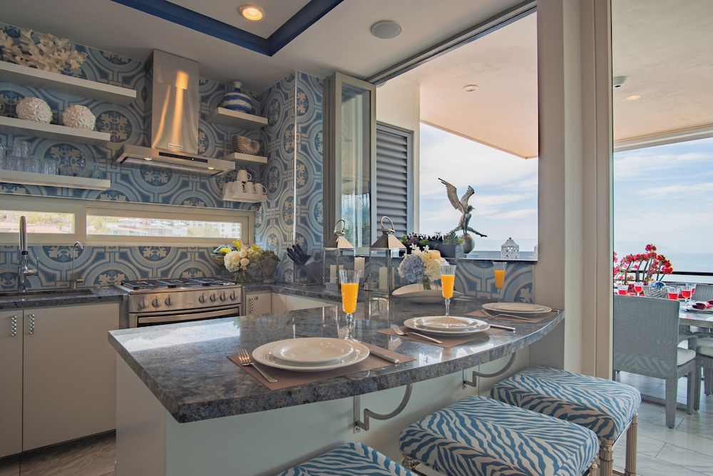 2 Bed Ocean Front View Suite photo 3