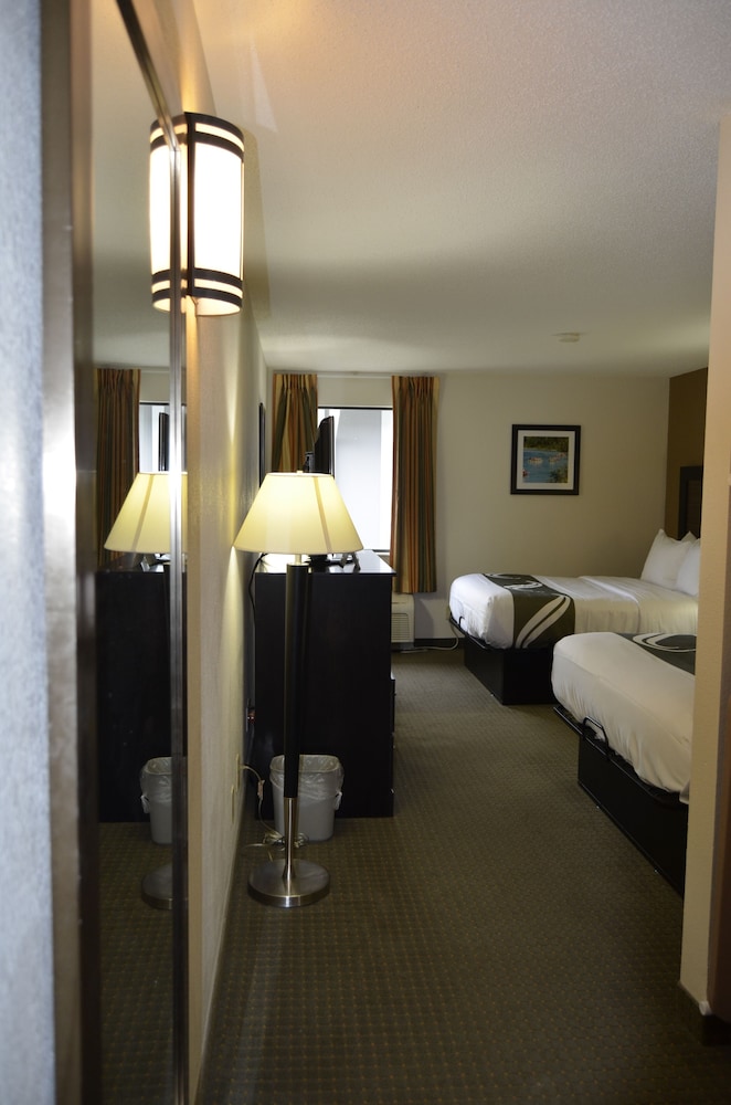 Standard Room, 2 Queen Beds, Non Smoking - Photo 19