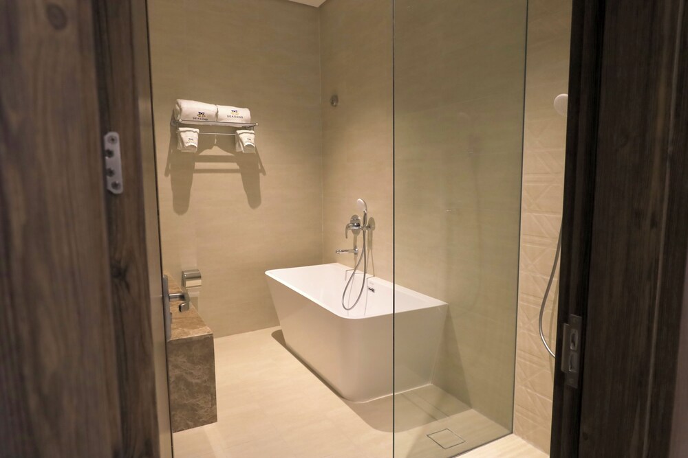 Executive Suite, City View photo 2