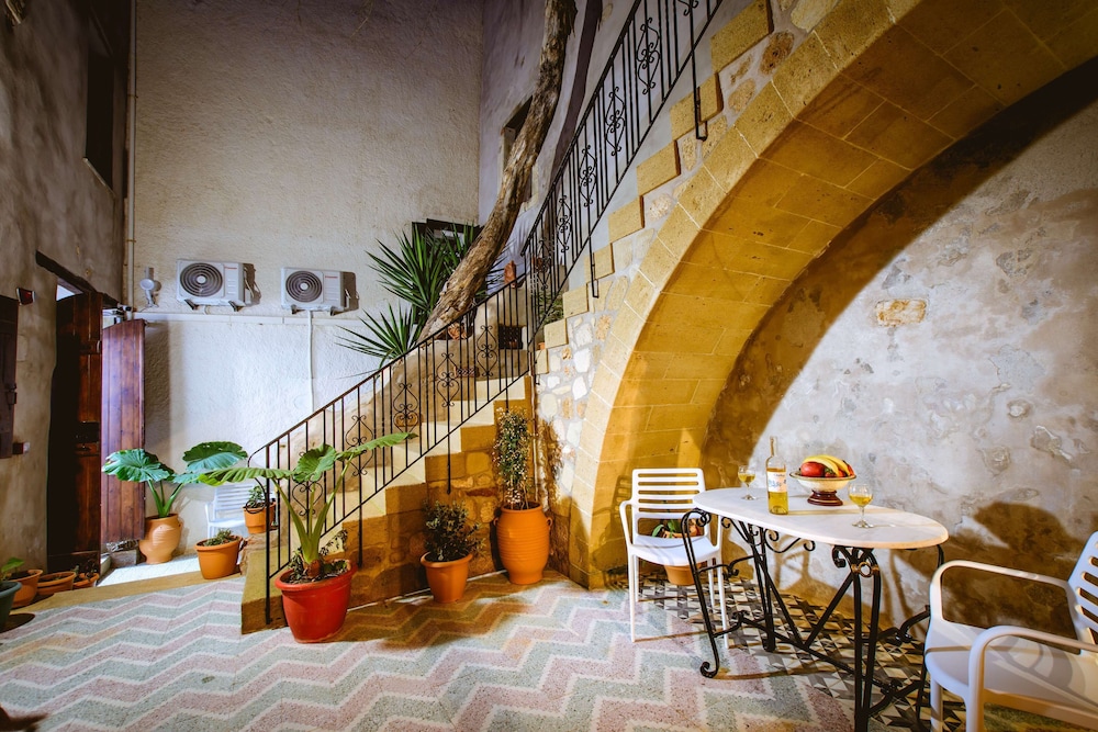 Superior Room - Photo 10