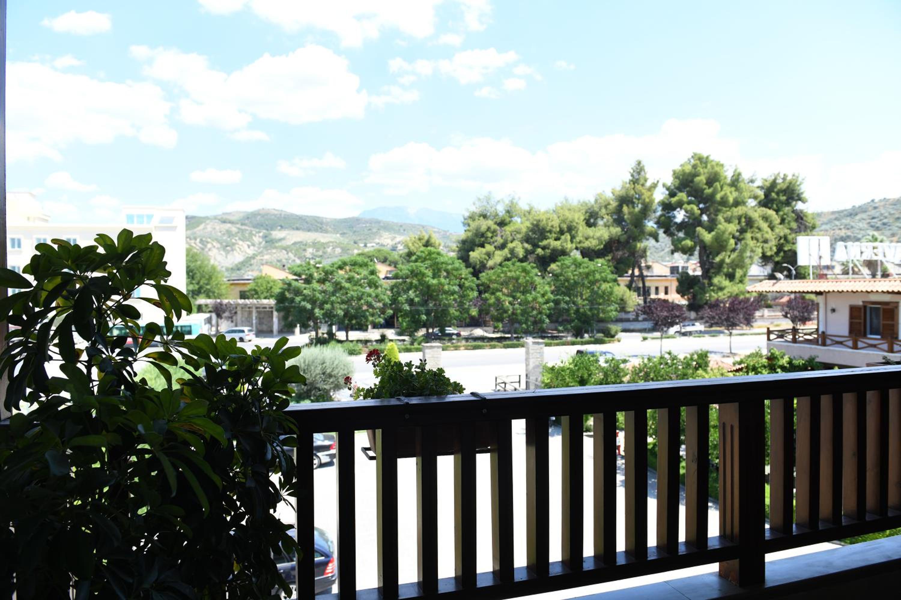 Deluxe Triple Room with Balcony photo 2