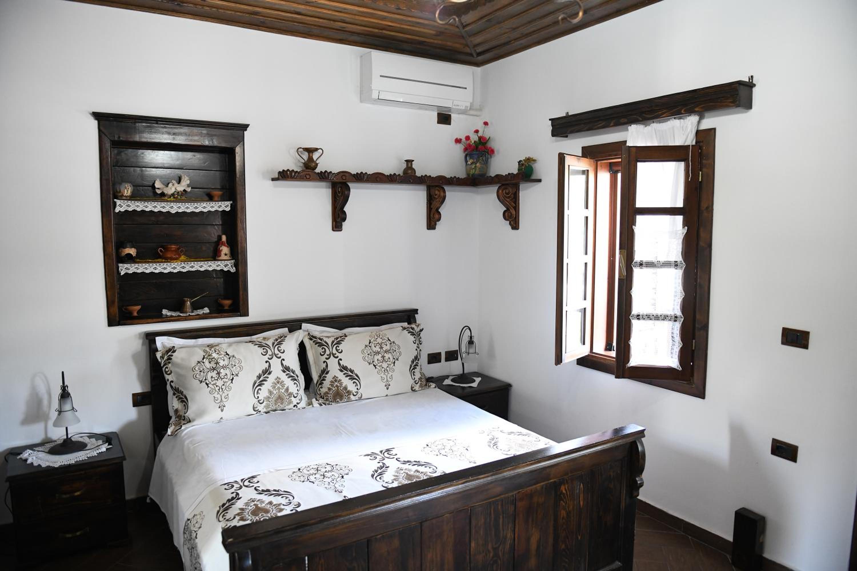 Deluxe Triple Room with Balcony photo 3