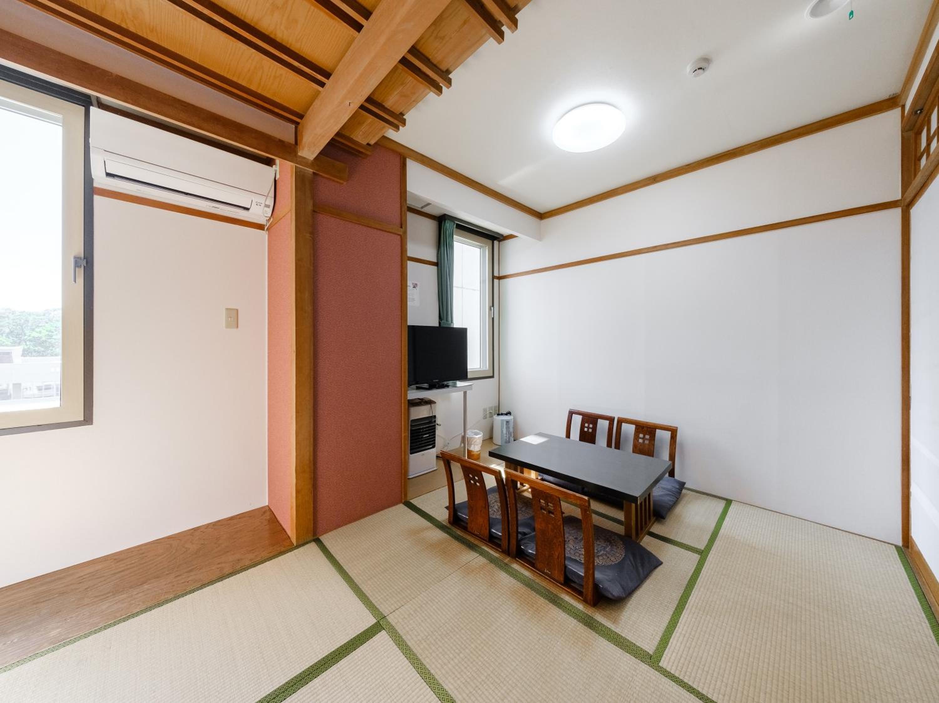 Japanese-Style Quadruple Room photo 1