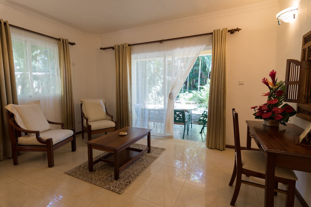 Superior Room, 1 King Bed, Terrace, Garden Area photo 2